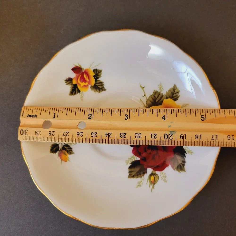 Vtg Quinn Anne Bone China Red & Yellow Cabbage Roses England Teacup And Saucer